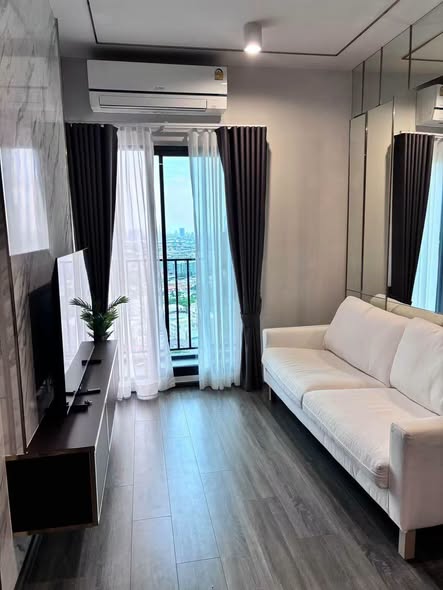 living room and room interior of IDEO Sukhumvit Rama 4 ไอดีโอ สุขุมวิท-พระราม 4