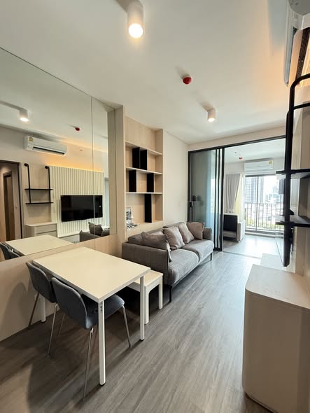 living room and room interior of IDEO Sukhumvit Rama 4 ไอดีโอ สุขุมวิท-พระราม 4