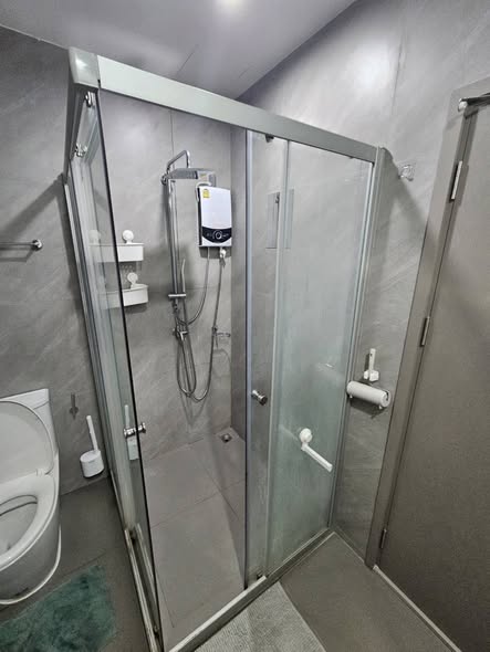 room interior and bathroom of IDEO Sukhumvit Rama 4 ไอดีโอ สุขุมวิท-พระราม 4