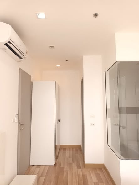 room interior and bathroom of Ideo Verve Sukhumvit