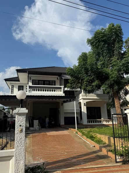 มบ.ลดาวัลย์ ศรีนครินทร์