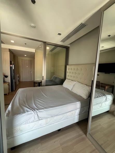 bedroom and room interior of Infinity One Condo
