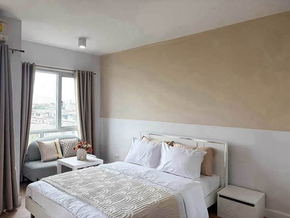 bedroom of Iris Avenue