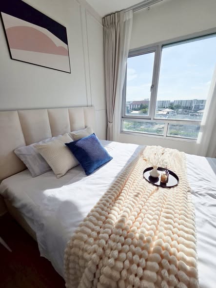 bedroom of Iris Avenue
