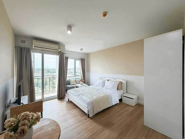 bedroom of Iris Avenue