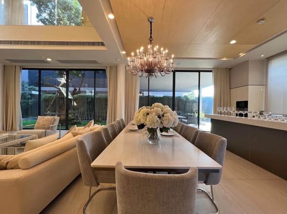 living room and room interior of Issara Residence Rama 9 (อิสสระ เรสซิเดนซ์ พระราม 9)