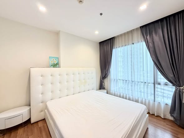 bedroom of Ivy Ampio