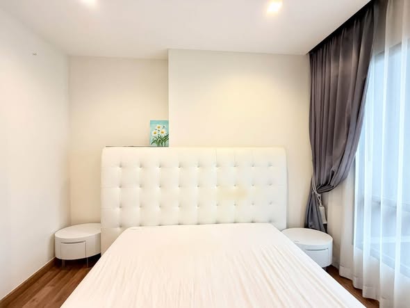 bedroom of Ivy Ampio