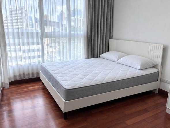 bedroom of Ivy Sathon 10