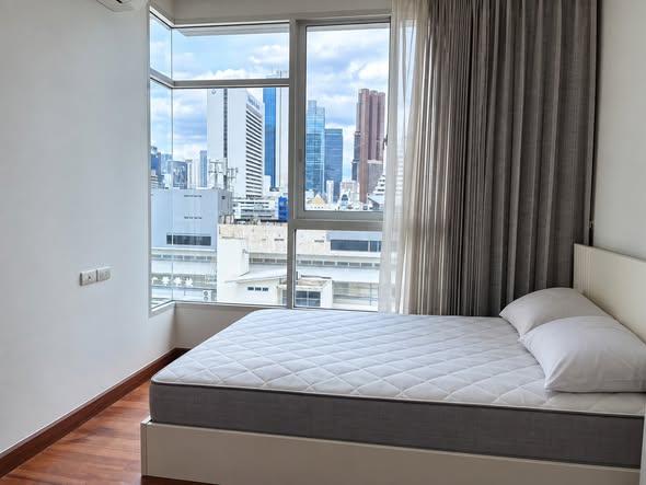bedroom of Ivy Sathon 10
