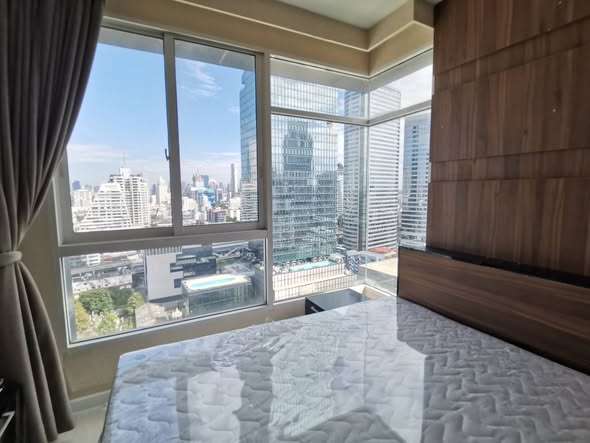 bedroom of Ivy Sathon 10