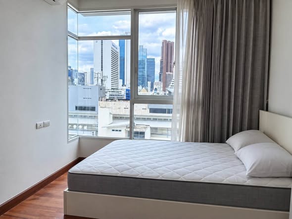 bedroom of Ivy Sathon 10
