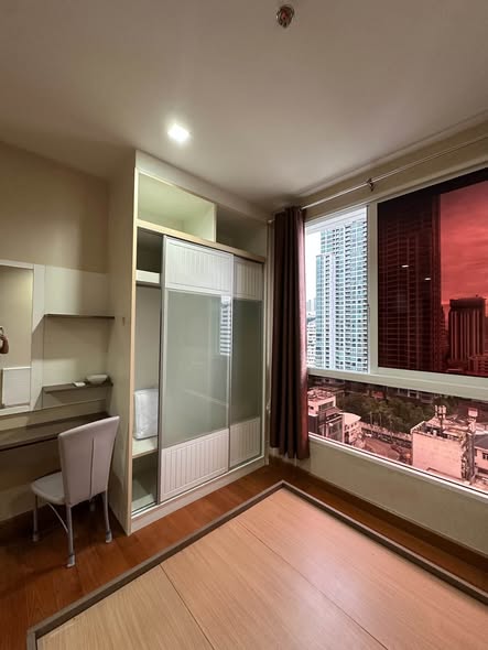 bedroom and room interior of Ivy Sathon 10