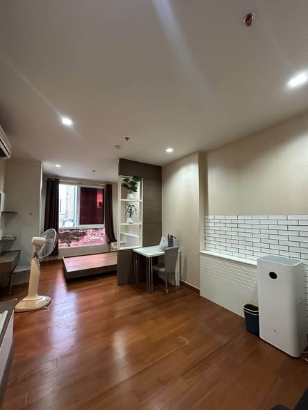 Ivy Sathon 10