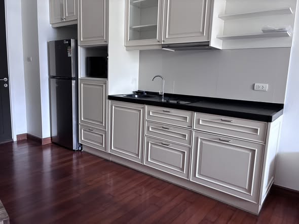 kitchen of Ivy Sathon 10