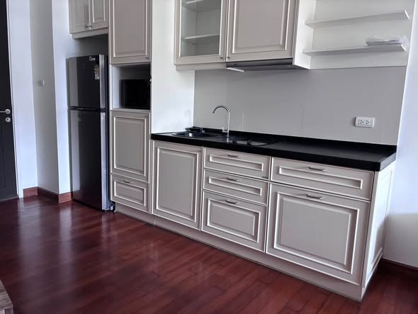 kitchen of Ivy Sathon 10