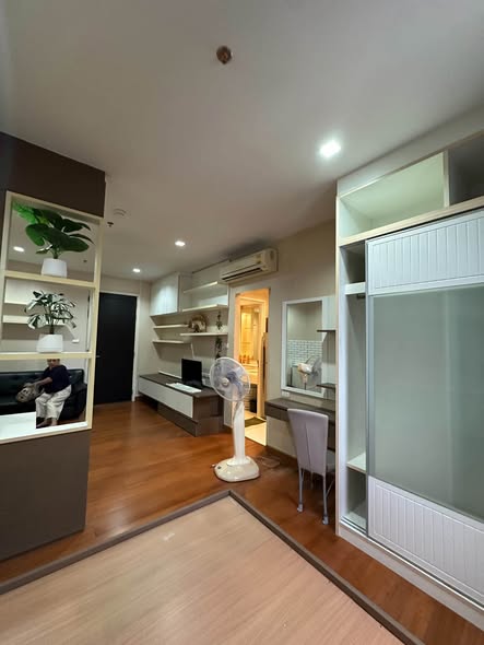 room interior of Ivy Sathon 10