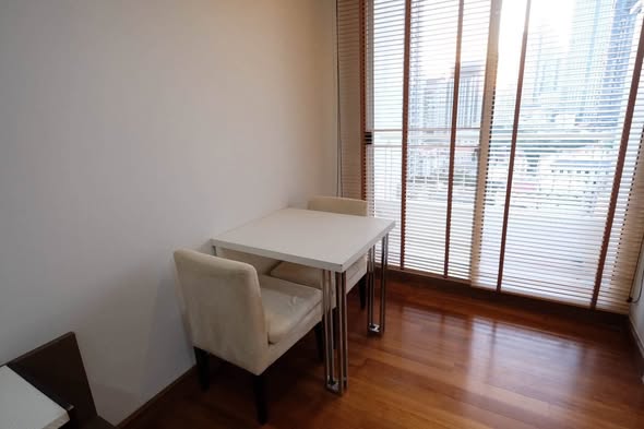 room interior of Ivy Sathon 10
