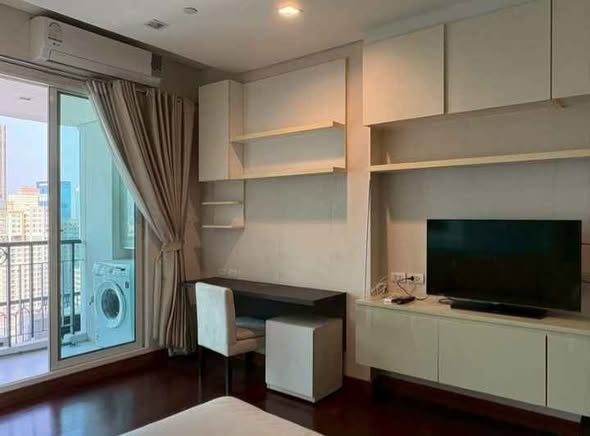bedroom of IVY THONGLOR