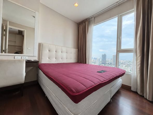 bedroom of IVY THONGLOR
