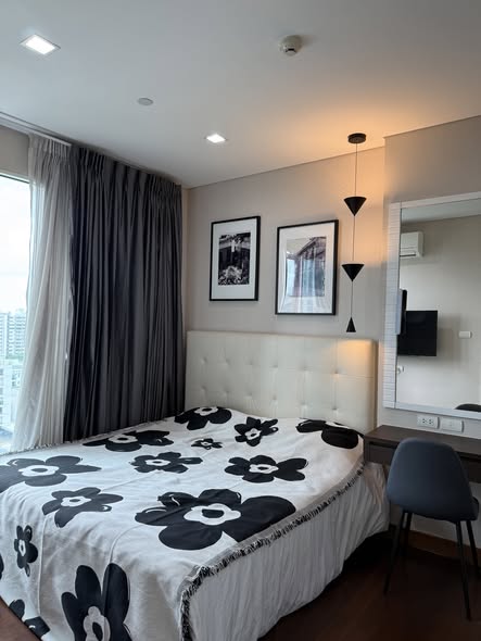 bedroom of IVY THONGLOR