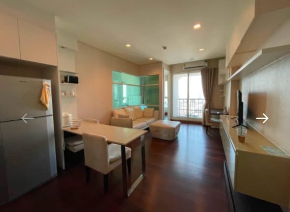 bedroom of IVY THONGLOR