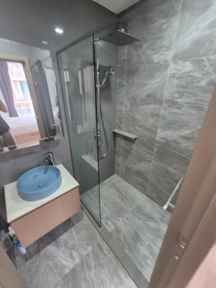 room interior and bathroom of Kawa Haus