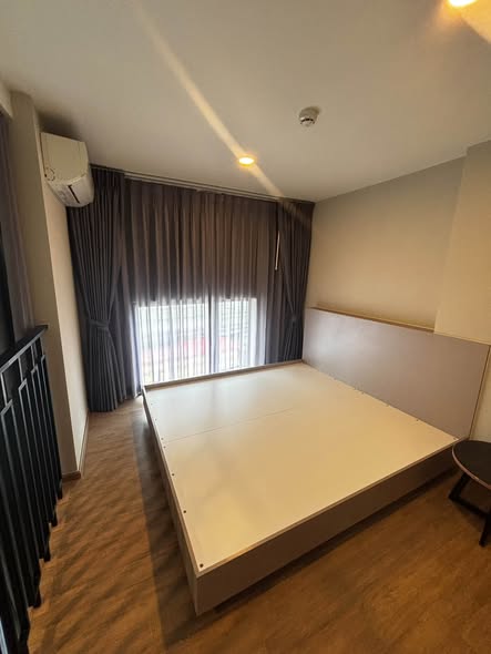 bedroom of Ken Attitude Rattanathibet