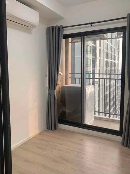 bedroom and room interior of Kensington Sukhumvit-Thepharak