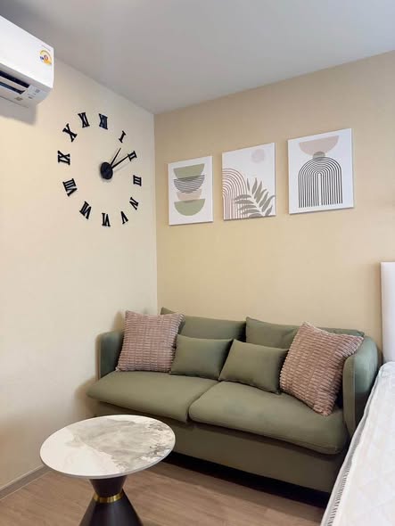 living room and bedroom of Klos Ratchada7 Condominium (โคลส รัชดา 7)