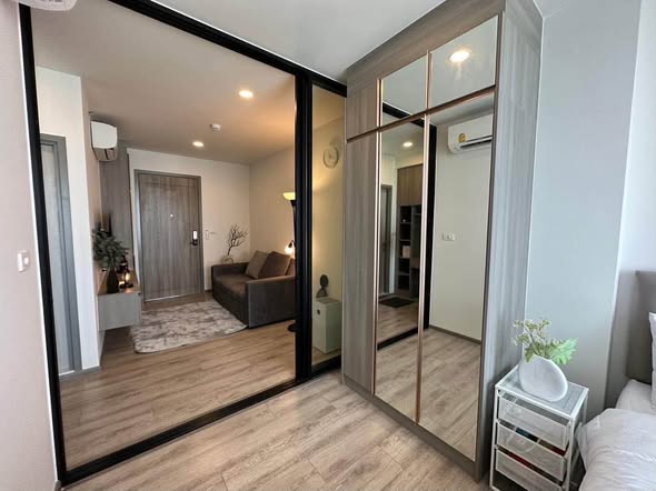bedroom and room interior of Knightsbridge Collage Sukhumvit 107