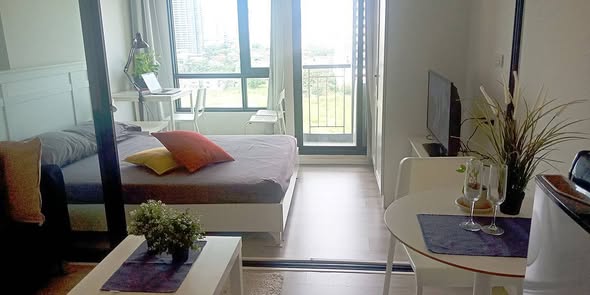 living room and bedroom of Knightsbridge Collage Sukhumvit 107