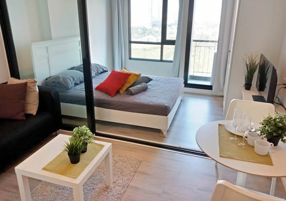 living room and bedroom of Knightsbridge Collage Sukhumvit 107