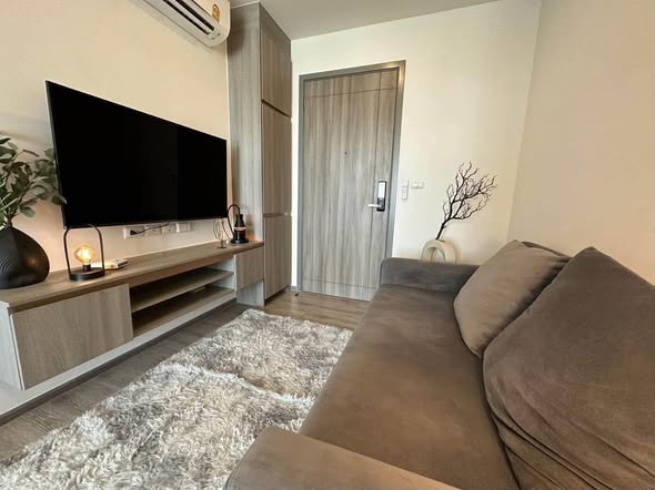 living room and bedroom of Knightsbridge Collage Sukhumvit 107