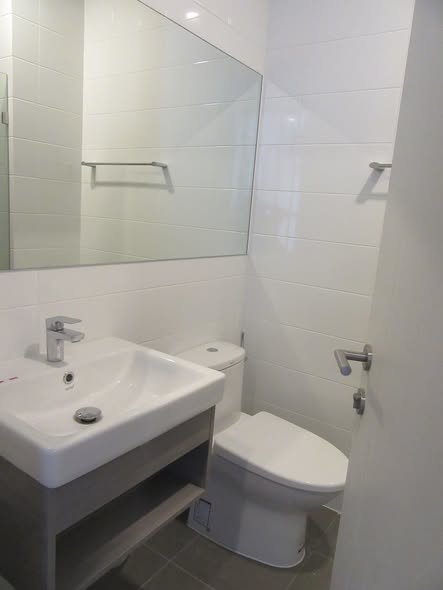 bathroom of Knightsbridge Kaset Society