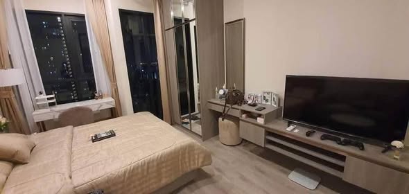 bedroom and living room of KnightsBridge Prime Onnut