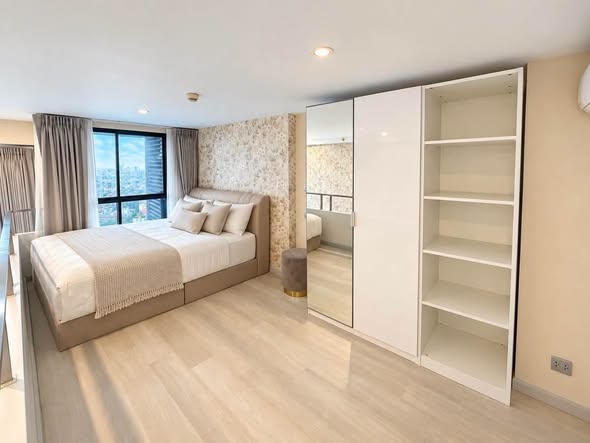 bedroom and room interior of KnightsBridge Prime Sathon