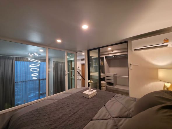 bedroom and room interior of KnightsBridge Space Rama9