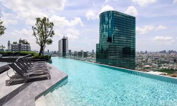 pool of KnightsBridge Space Rama9