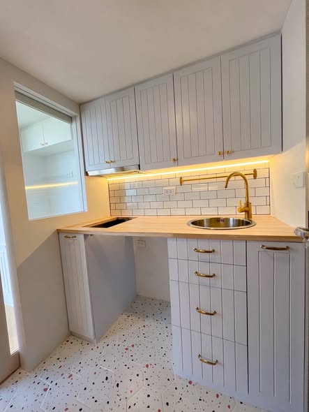 kitchen of KnightsBridge Space Ratchayothin