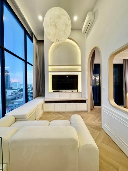 living room and kitchen of KnightsBridge Space Ratchayothin