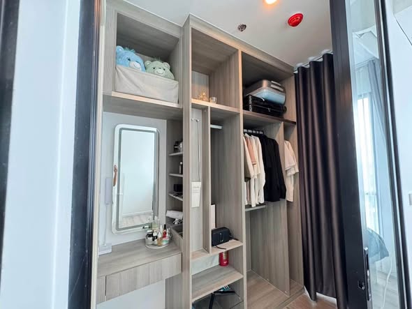 bedroom and room interior of Knightsbridge Sukhumvit-Thepharak