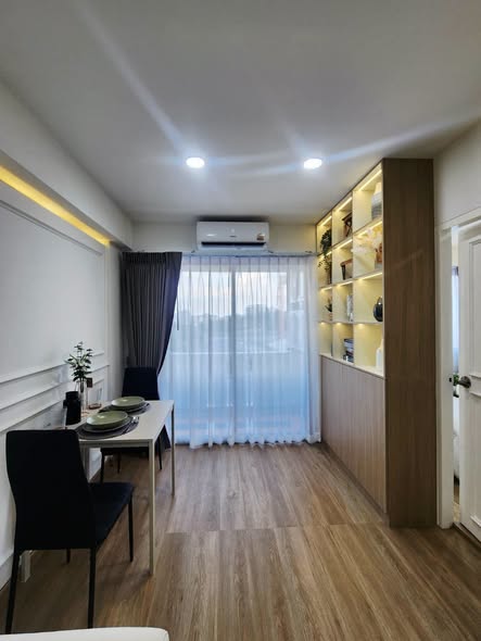bedroom of La Salle Park Condominium