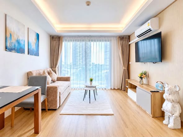 bedroom and living room of Laguna Beach Resort 1