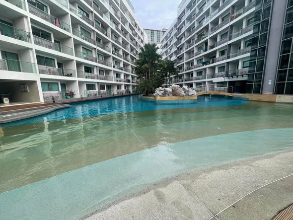 pool of Laguna Beach Resort 1