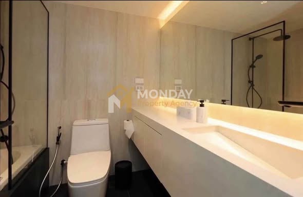 bathroom of Lake Avenue Condominium