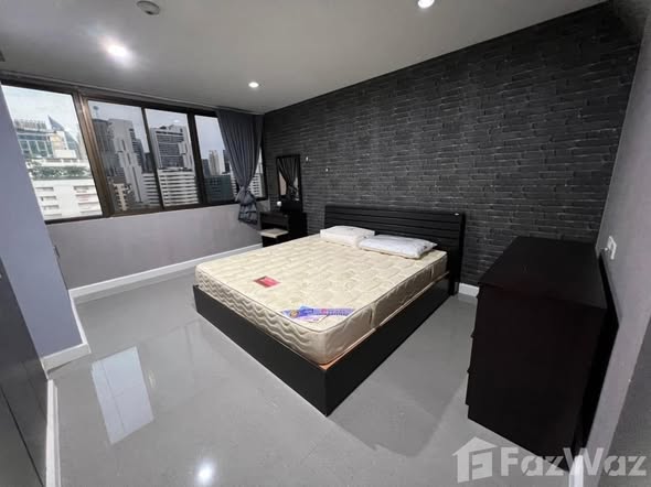 bedroom of Lake Avenue Condominium