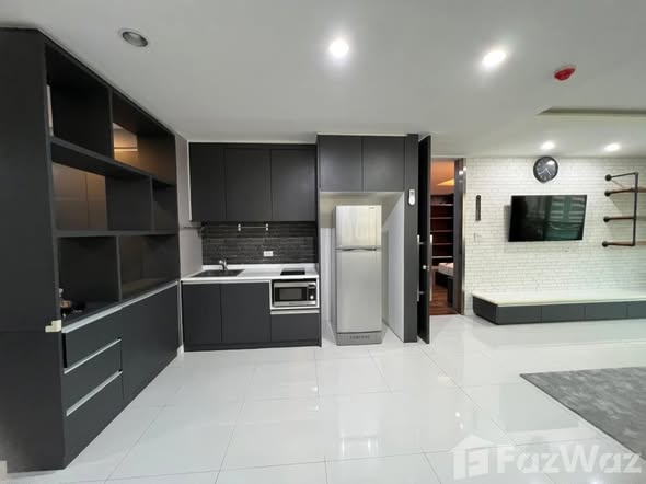 kitchen of Lake Avenue Condominium