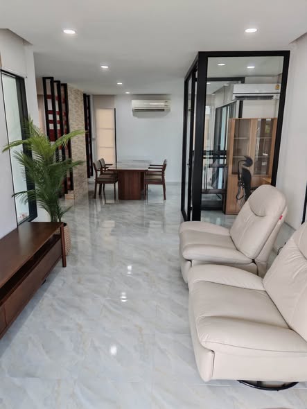 living room of Lake View Park