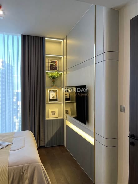 bedroom and room interior of LAVIQ Sukhumvit 57